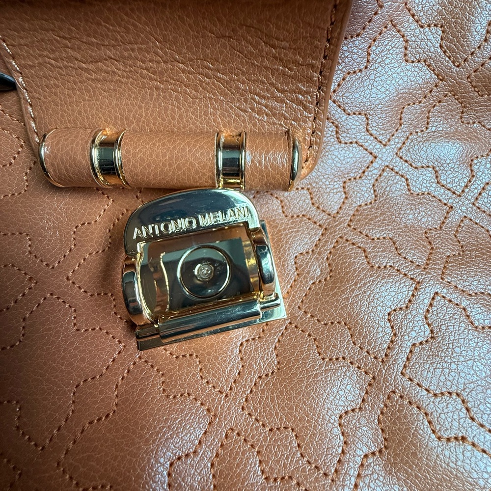 ANTONIO MELANI Tan Quilted Crossbody Bag with Gold Chain NWT - Picture 7 of 7